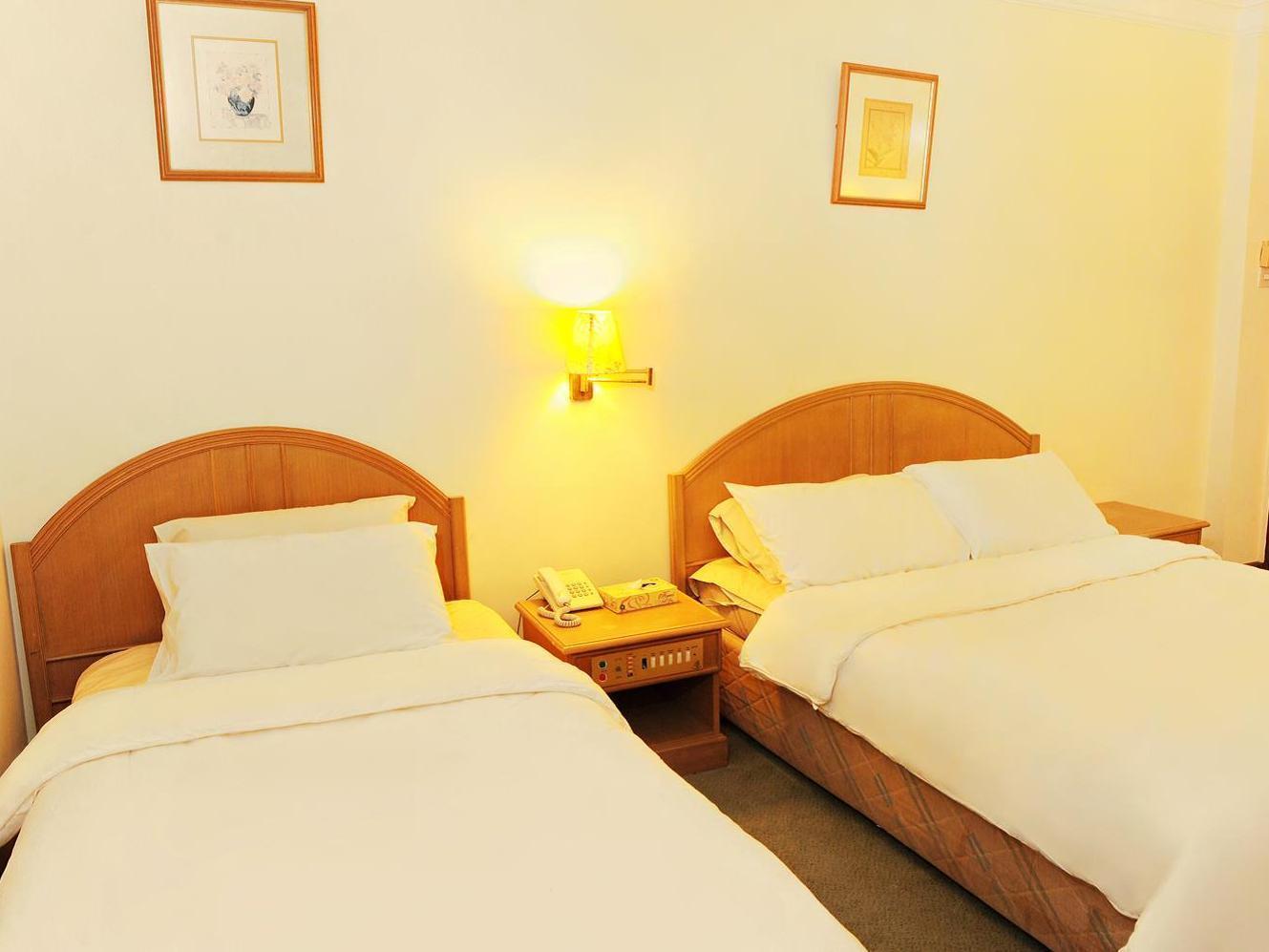 Borneo Hotel Кучинг Экстерьер фото